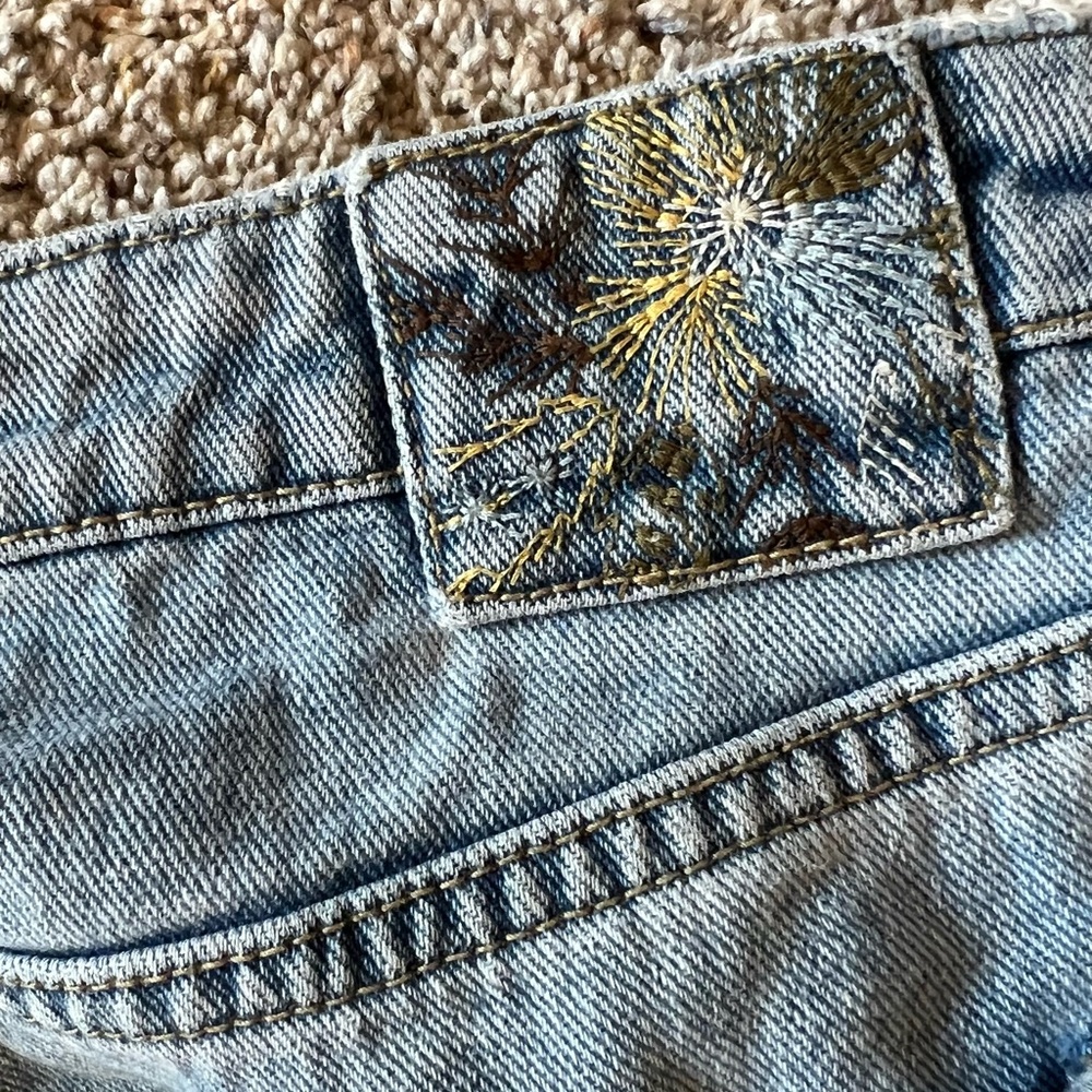 Cleo + Wolf Jeans - Picture 7 of 8